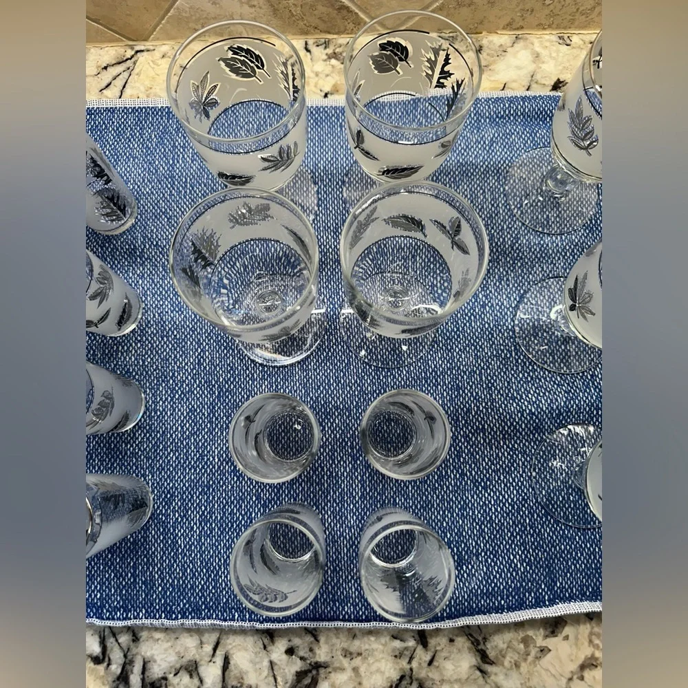 EVC Libbey MCM Silver Leaf 22-glass Lot; 10 Goblets and 12 Juice Glasses - Picture 3 of 13